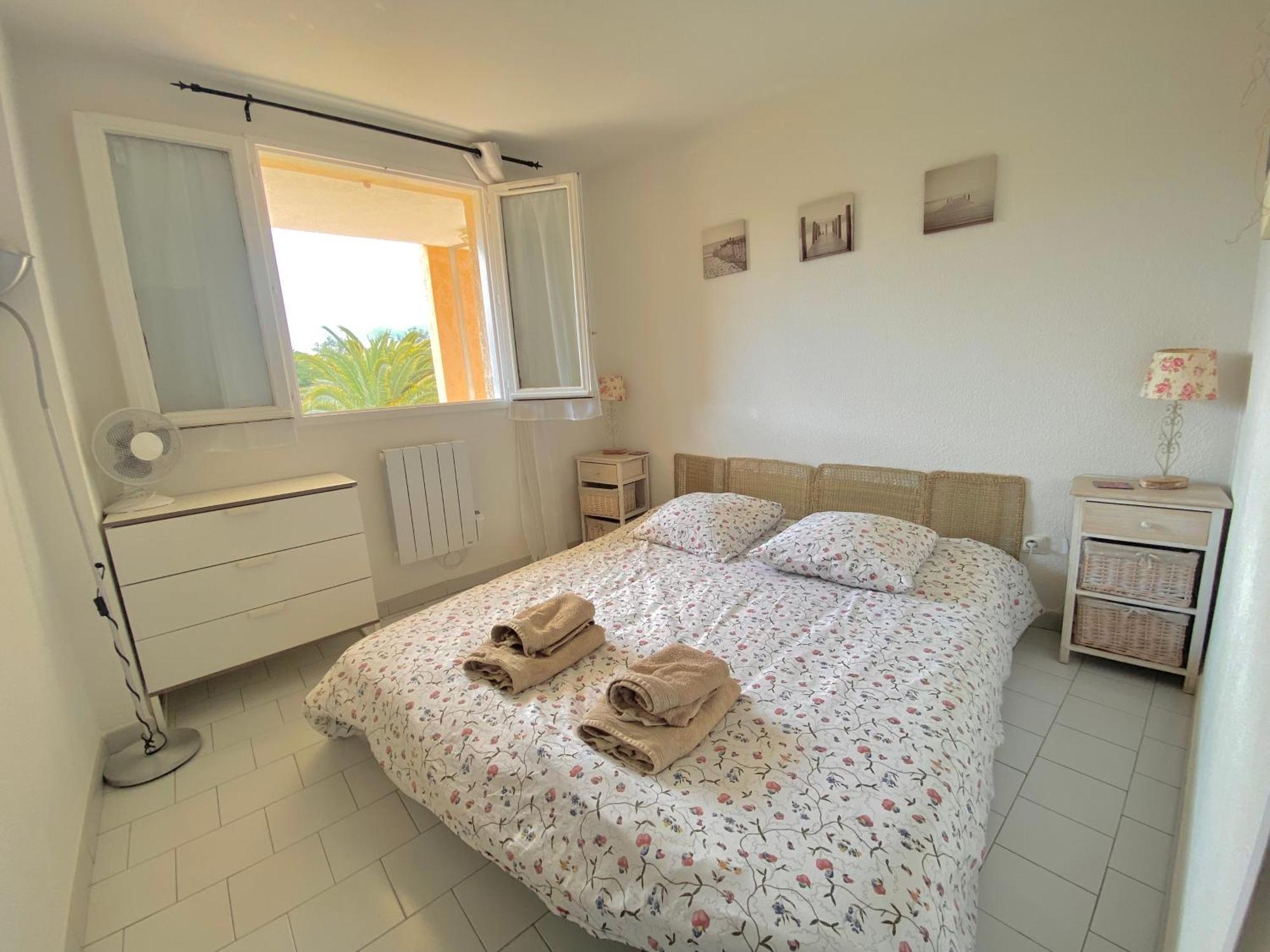 2 Bedrooms, 15 Min Walk To Beach, Ac, Pool & Fiber Internet In A Quiet, Private Gated Domain 5Kms To St Tropez Cogolin Eksteriør bilde