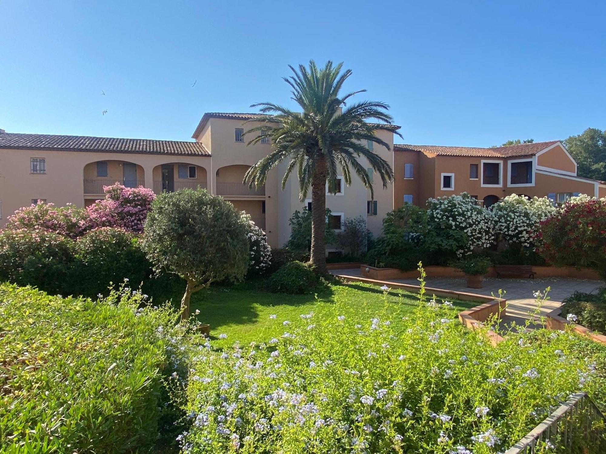 2 Bedrooms, 15 Min Walk To Beach, Ac, Pool & Fiber Internet In A Quiet, Private Gated Domain 5Kms To St Tropez Cogolin Eksteriør bilde
